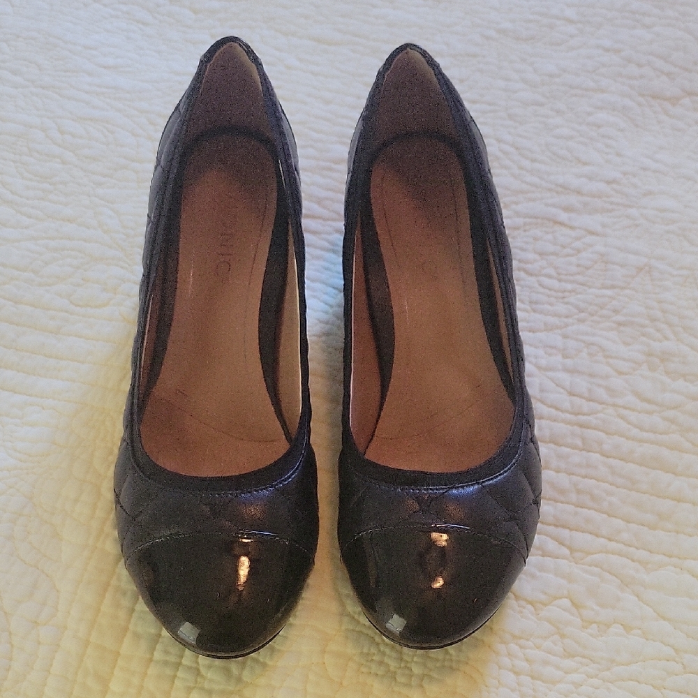Vionic Black Quilted Heels